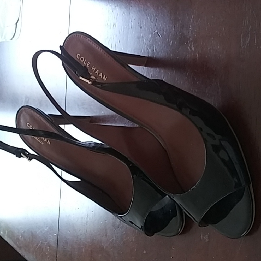 Peek a boo pumps